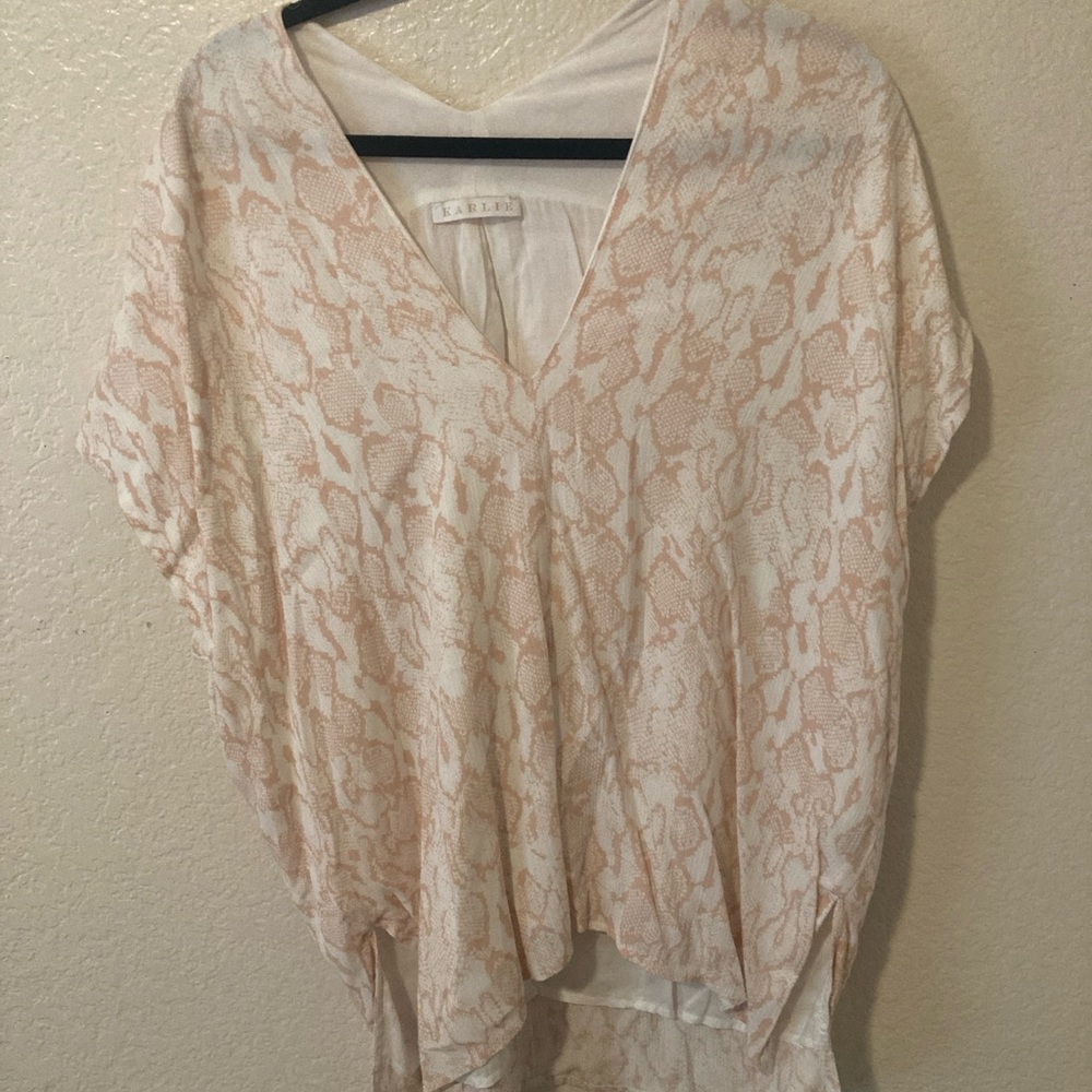 Karlie Beige and White V-Neck Blouse